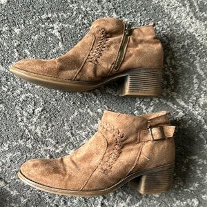 Billabong booties brown